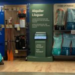 Punto de alquiler con packs de paddle surf hinchable