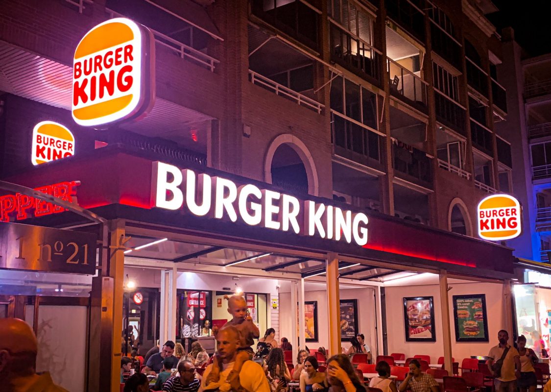 Juega UNO en Burger King – Sabrosia