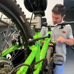 Taller i manteniment de bicicletes Adventure Bike Rental