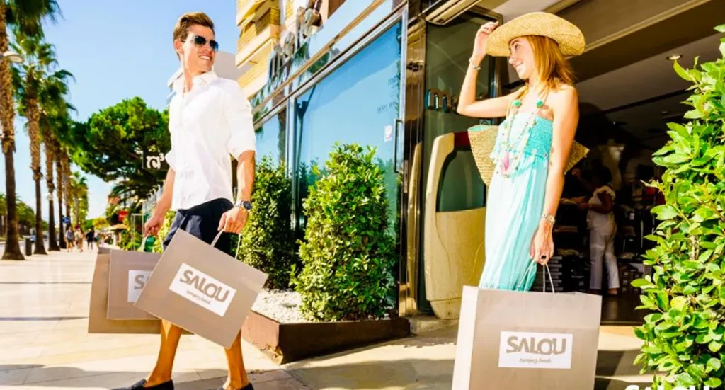 Comprando en Salou, imagen de Shopping Salou.