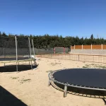 Llits elàstics i pista de futbol a Barbacoa Park de Reus