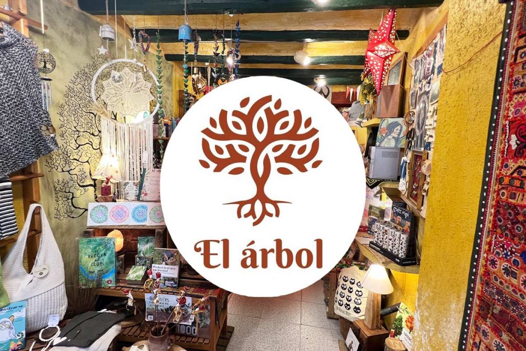 Logo and store of El Árbol in Reus.