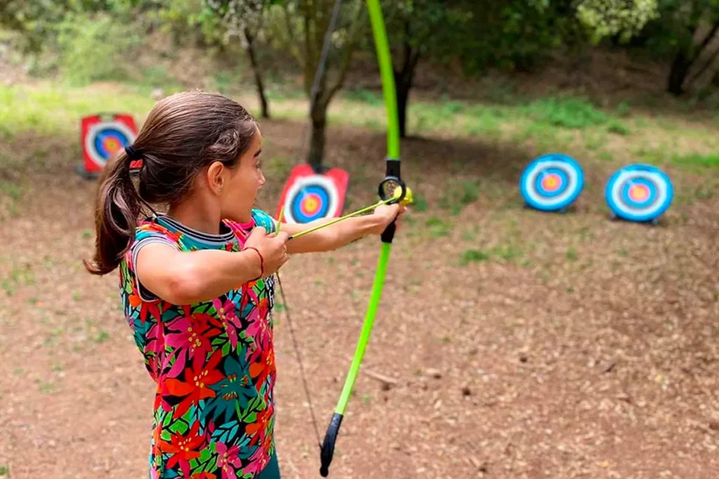 Tiro con arco arc, una de las actividades de Prades Aventura.