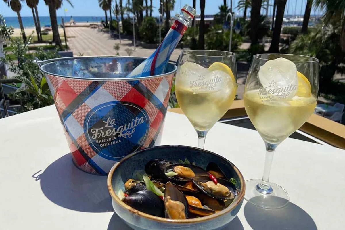 la terraza de Houdinis, con tapas internacionales