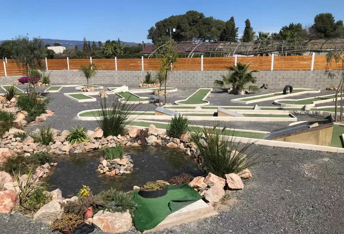 mini-golf-barbacoa-park_11zon-e1696004606727.webp
