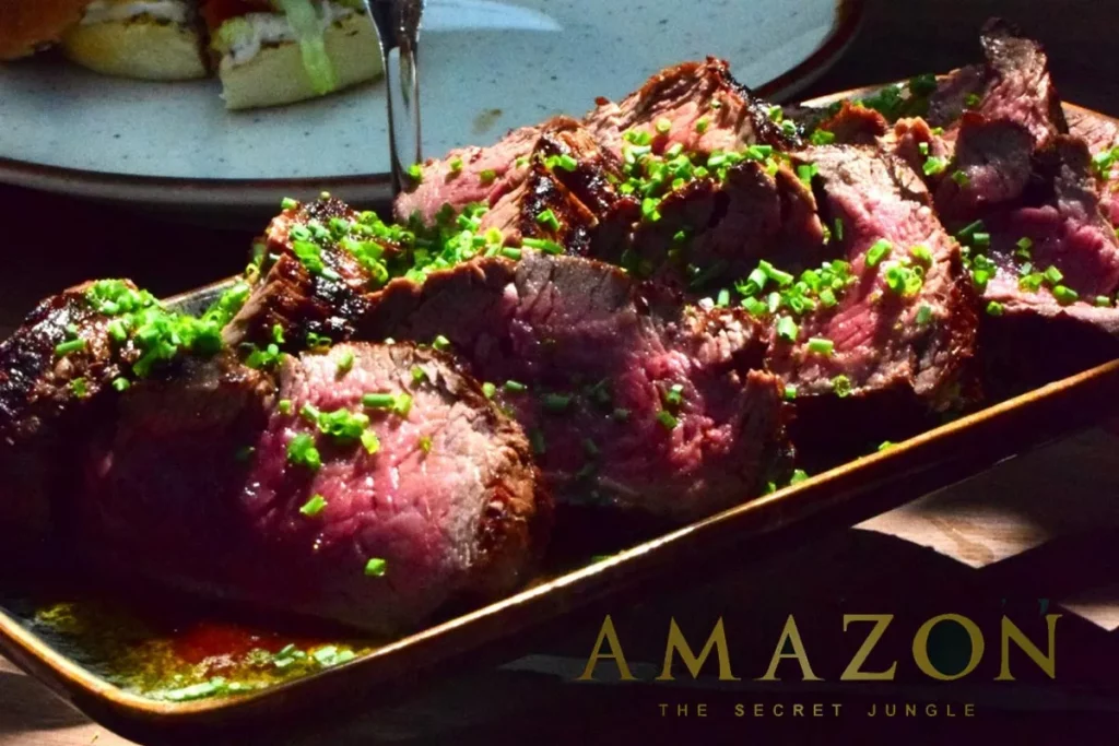 Carns premium a taula al restaurant Amazon The Secret Jungle.