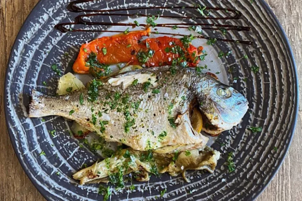 Dorada al horno del vasco Gure Toki de la Part Alta en Tarragona.