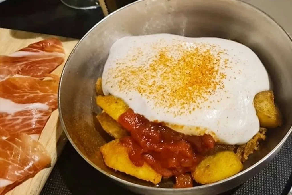 Bravas de Merceria 34, con Solete Repsol en la Plaça del Fòrum de Tarragona