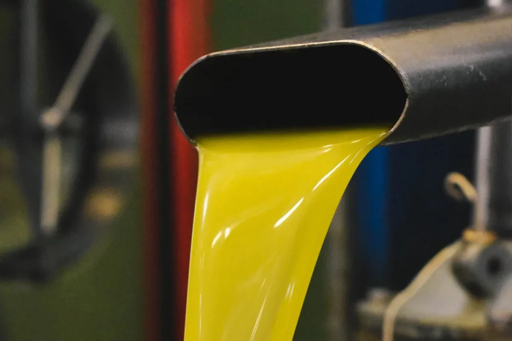 Chorro de aceite nuevo del Molí Fonts de Reus.