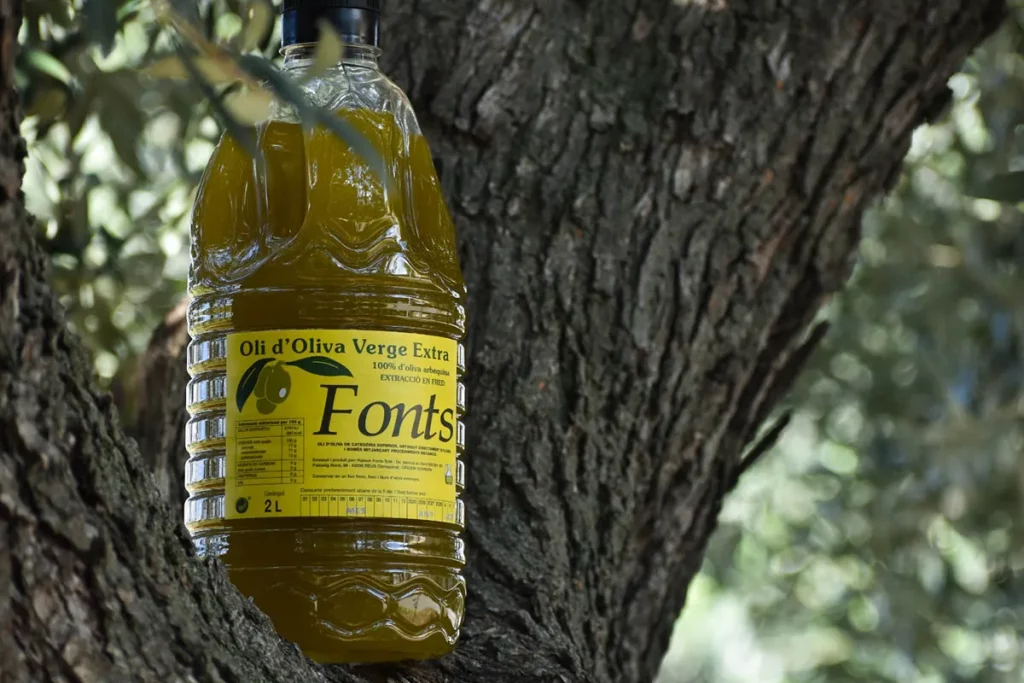 Botella de aceite de un olivo del Baix Camp.