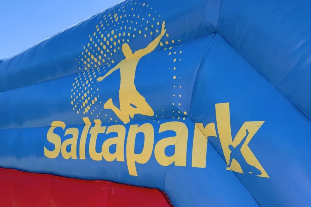 Vive Saltapark: trampolines, Wipeout, paintball, Bubble Soccer y karting júnior. Bar, terraza y zona BBQ para fiestas. Abierto todo el año.