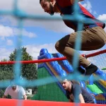 Saltapark Outdoor Cambrils: recinto exterior con circuitos, juegos, paintball y zona BBQ