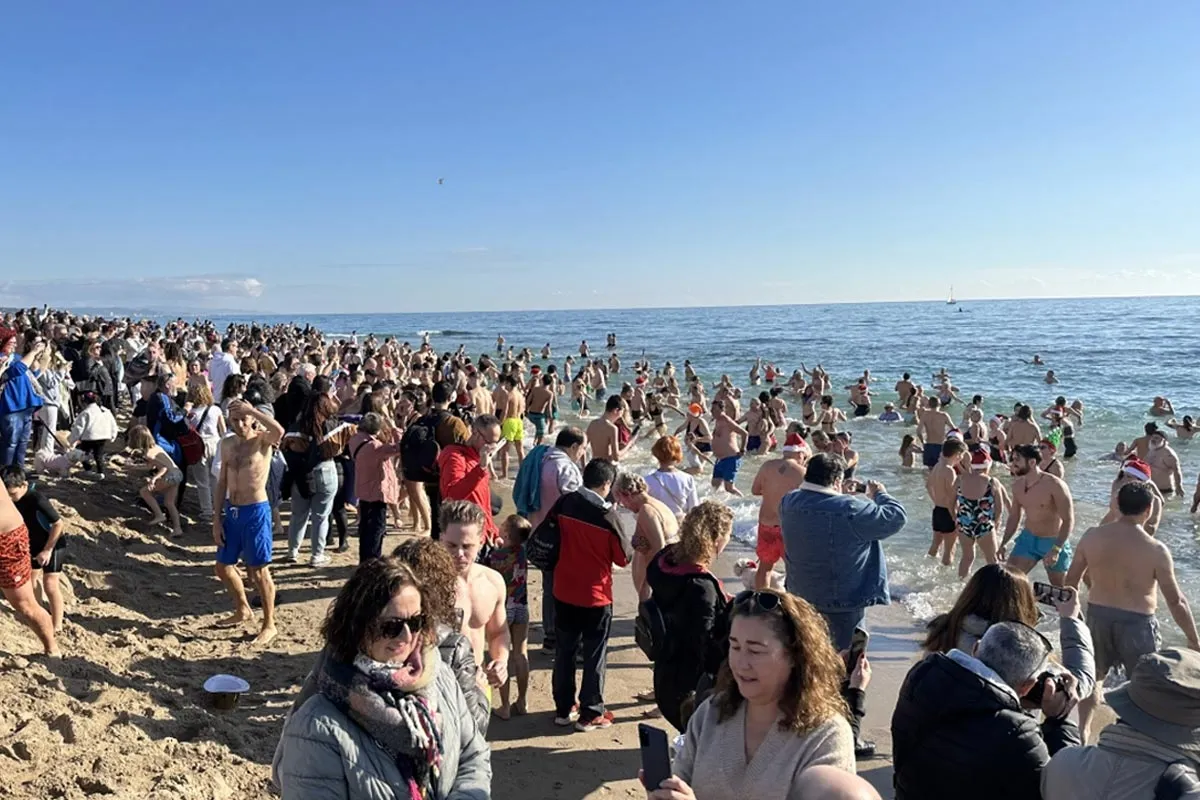 El Primer baño del año en Torredembarra